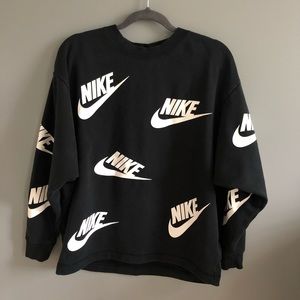 Cute NIKE oversized pullover sweatshirt ! 💫